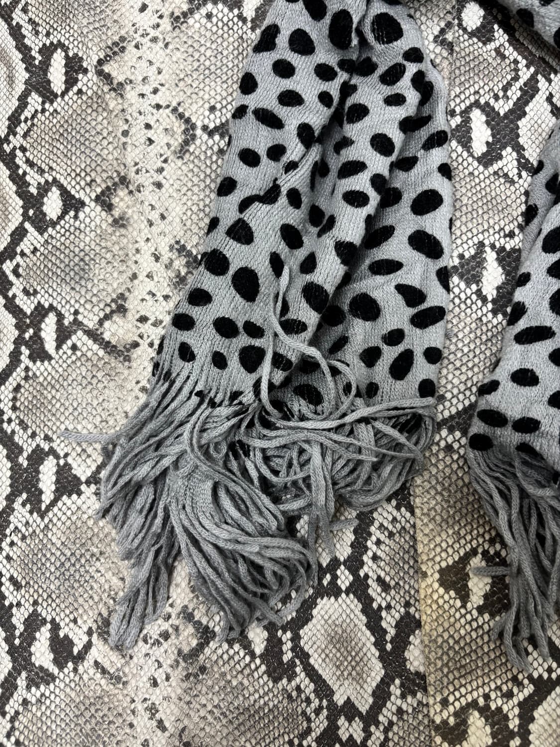 “Vintage” Dot Pattern Scarf 상품이미지2