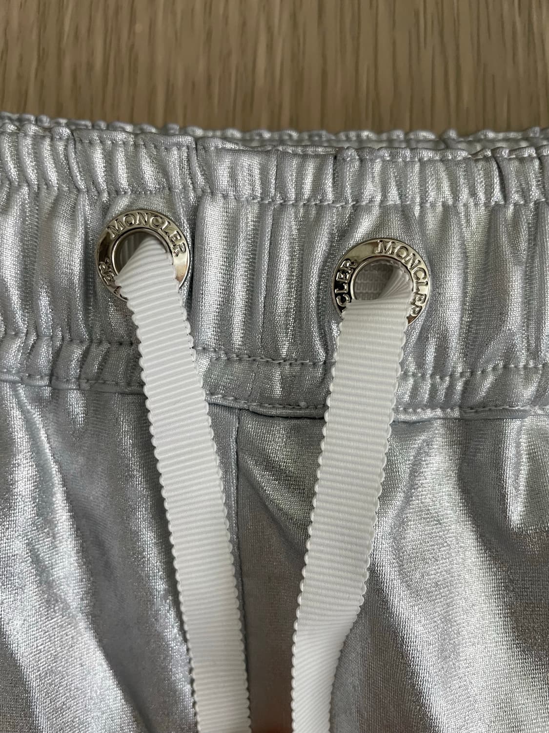 Moncler y2k 실버 숏팬츠 상품이미지3