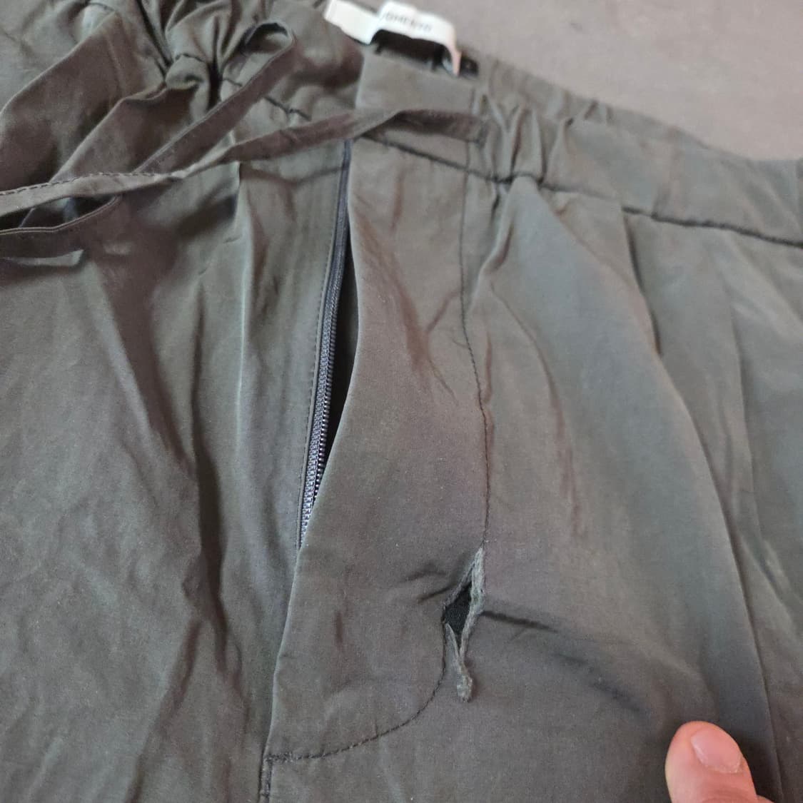 22ss 아모멘토 투턱 와이드 드로우 스트링 팬츠 L 차콜 상품이미지5