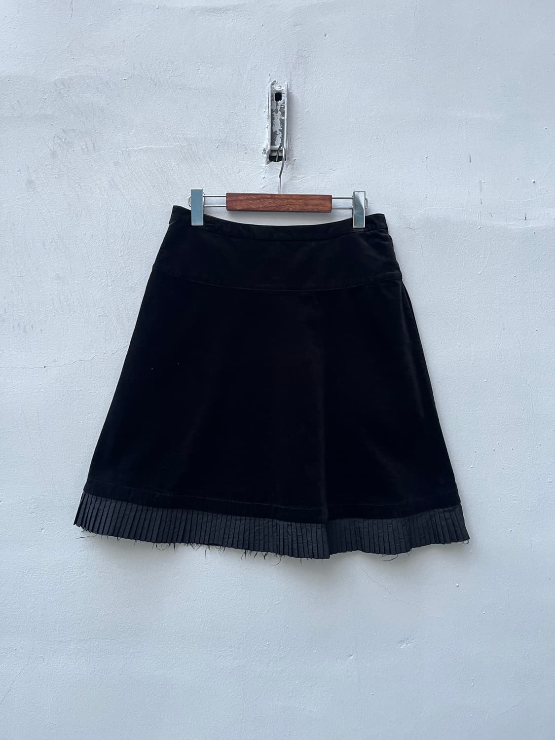 DKNY 벨벳 플리츠 미디 스커트  상품이미지5