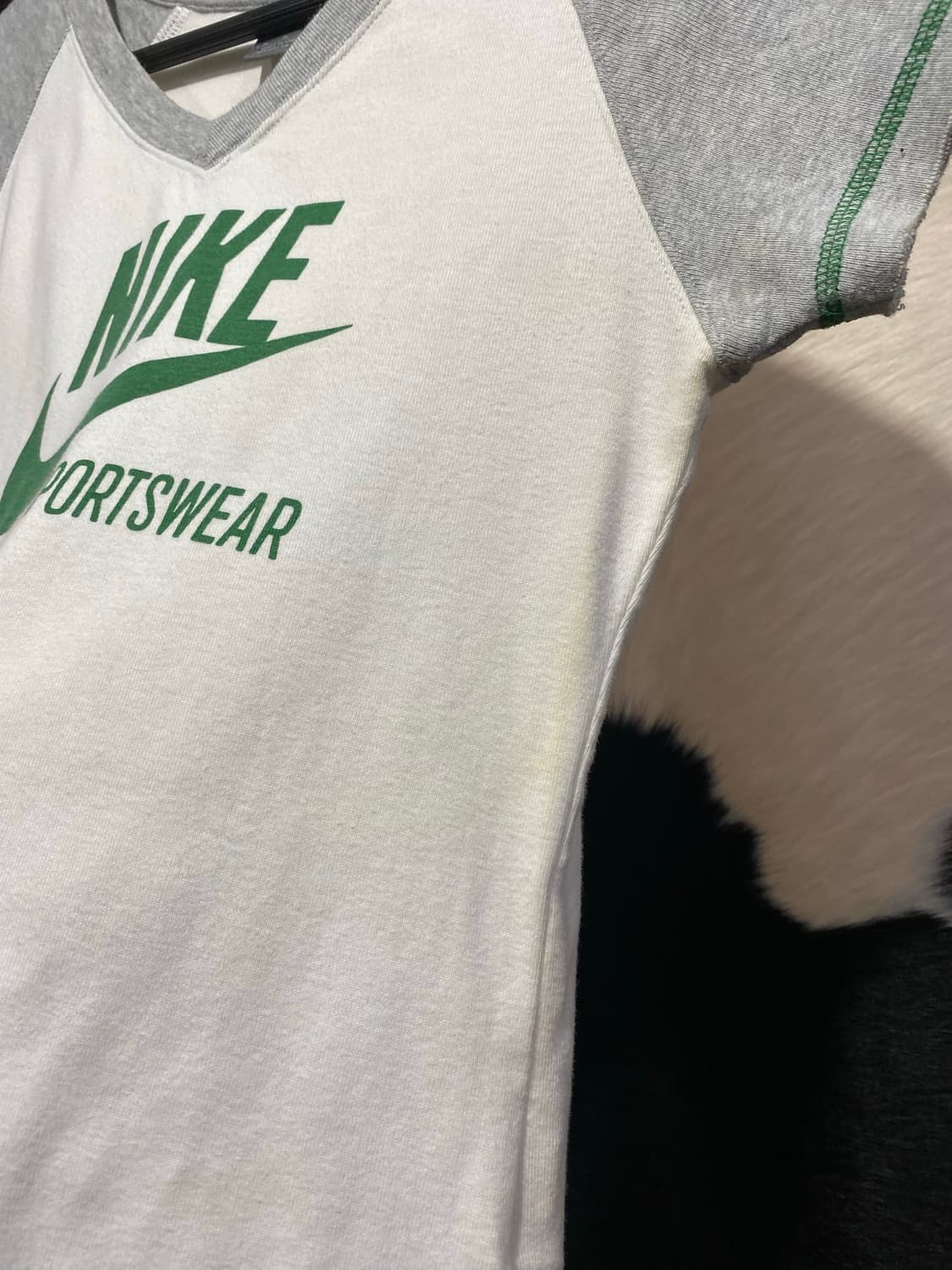 Nike 스티치 디테일 슬림핏 브이넥 반팔티셔츠 상품이미지6