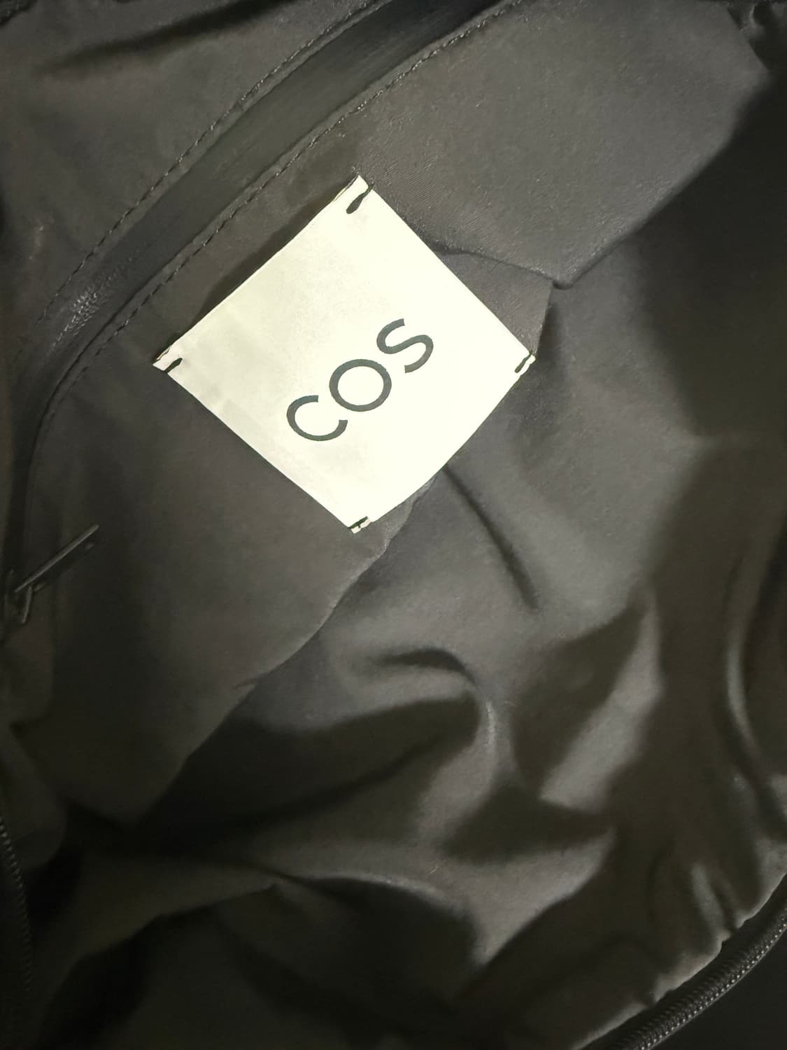 Cos 나일론 크로스바디백 상품이미지3