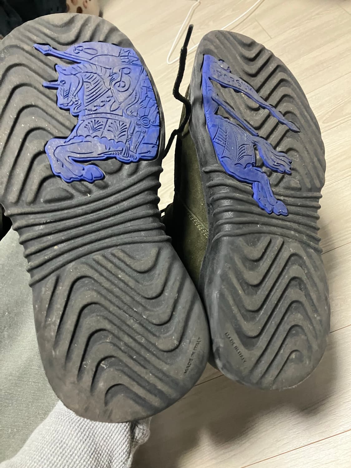 [42] 버버리 스웨이드 부츠 카키 상품이미지4