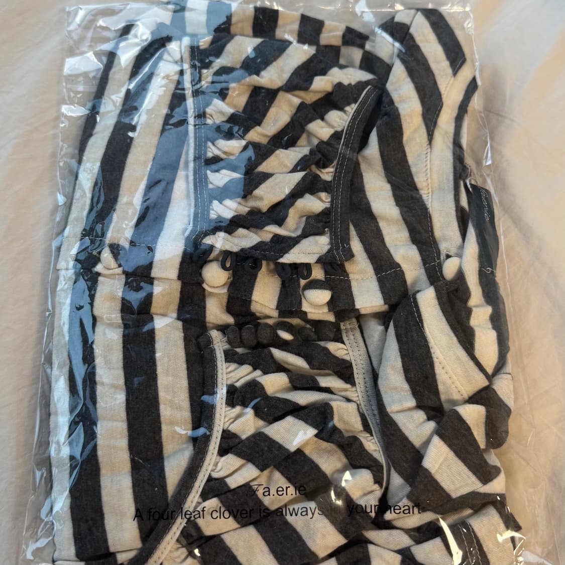 샵페어리 페어리 스트라이프 버튼 가디건 차콜 새상품 shopfaerie 상품이미지2