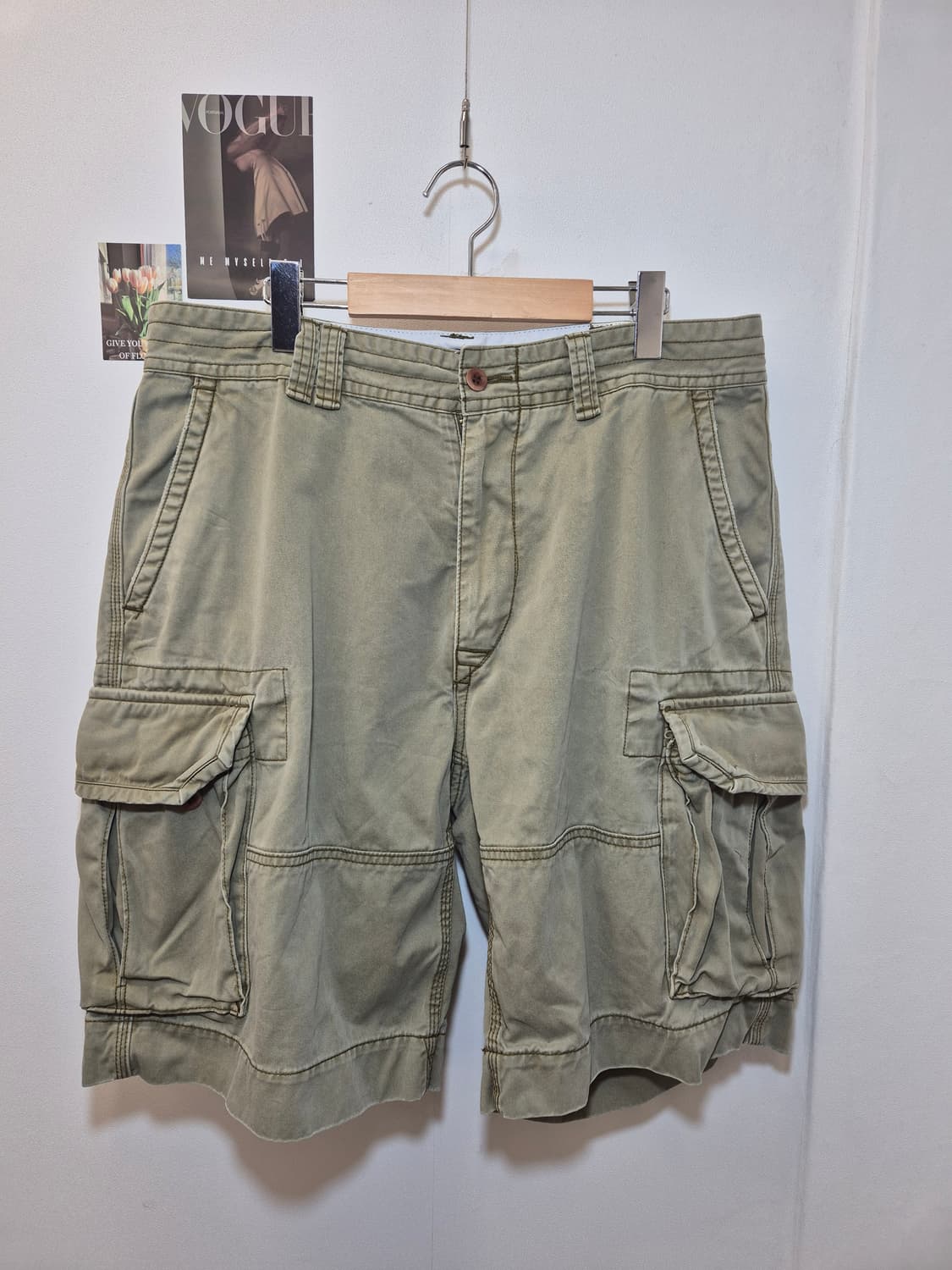 폴로 랄프로렌의 클래식한 카키색 카고 반바지  36  
 상품이미지1