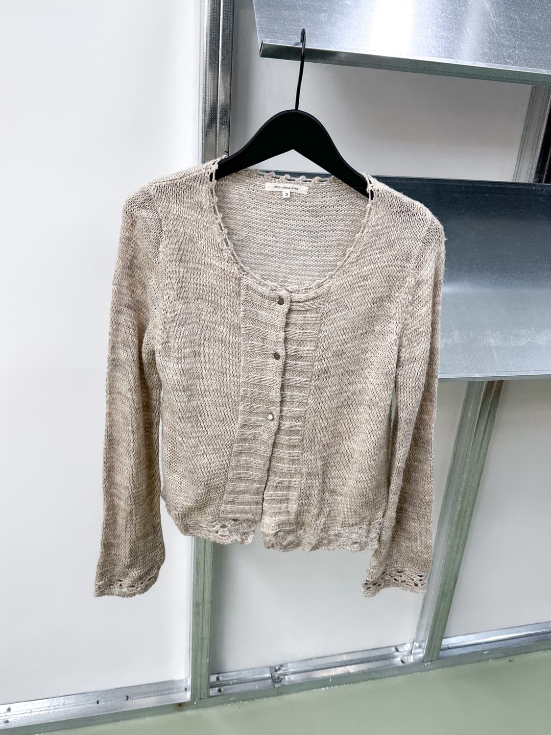 beige 3 buttons cardigan 상품이미지3