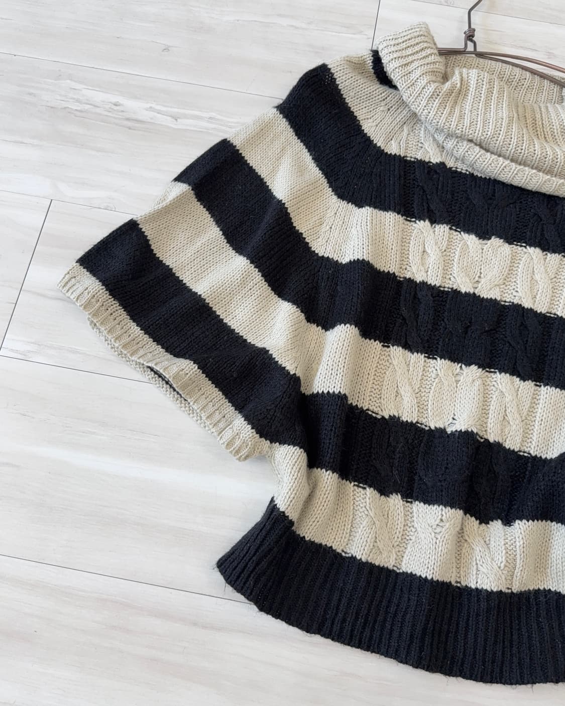Nerd black beige stripe batwing knit 상품이미지8