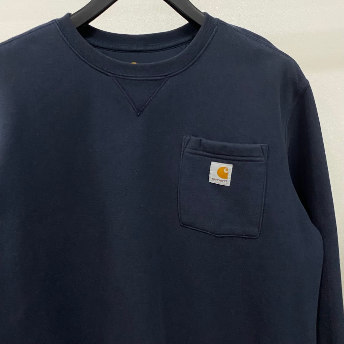 칼하트 포켓 기모 맨투맨 네이비 상품이미지3