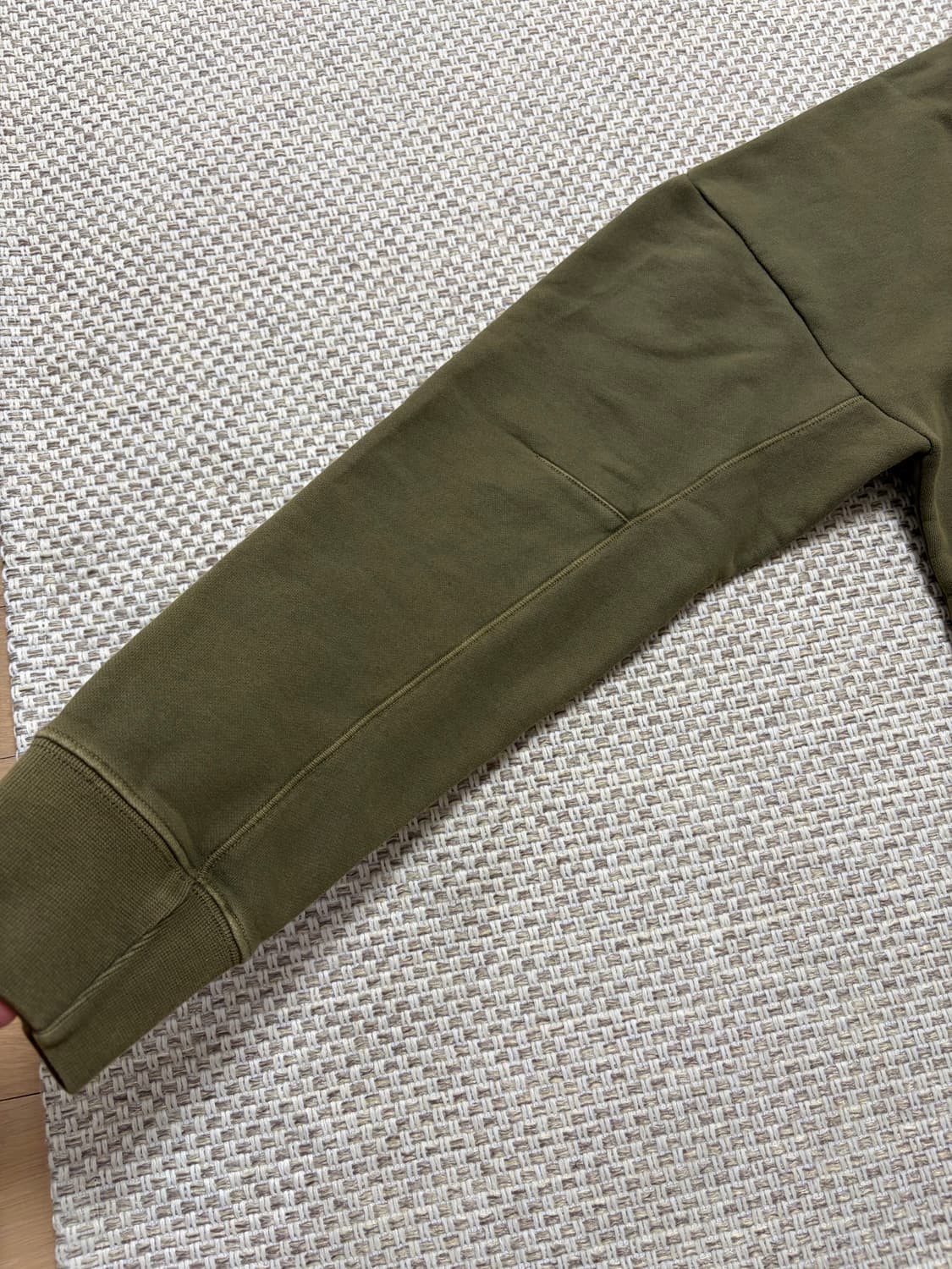 [S]텐씨(Ten C) 로고 패치 남성 스웻셔츠 맨투맨 카키올리브 새상품 상품이미지2