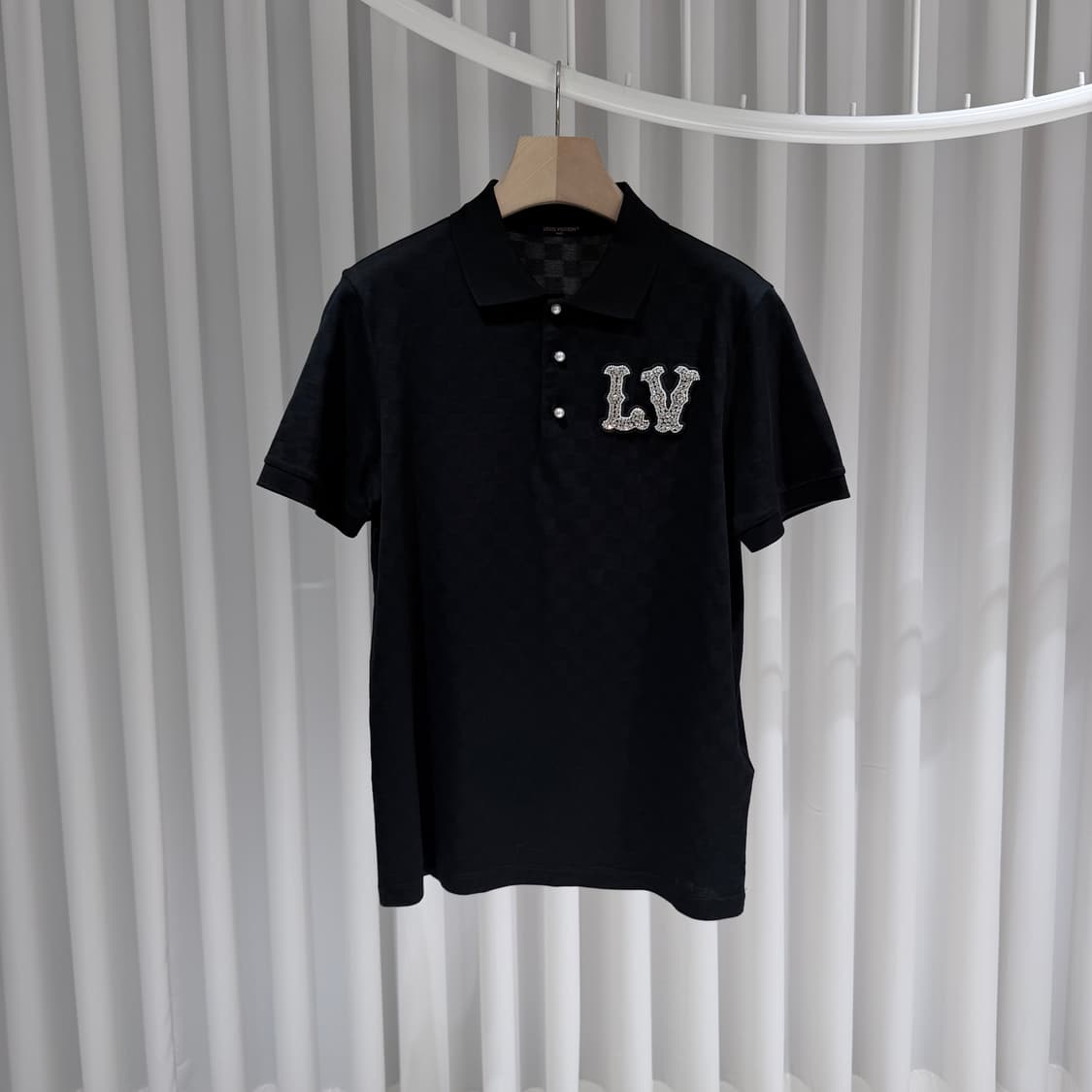 (S+/M) / 루이비통 코튼 피케 폴로 자수 LV 패치 카라 반팔 블랙 상품이미지1