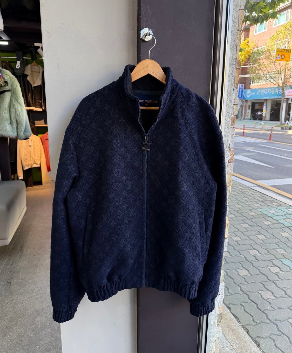 48/ 루이비통 23FW 모노그램 부클레 블루종 자켓 상품이미지3