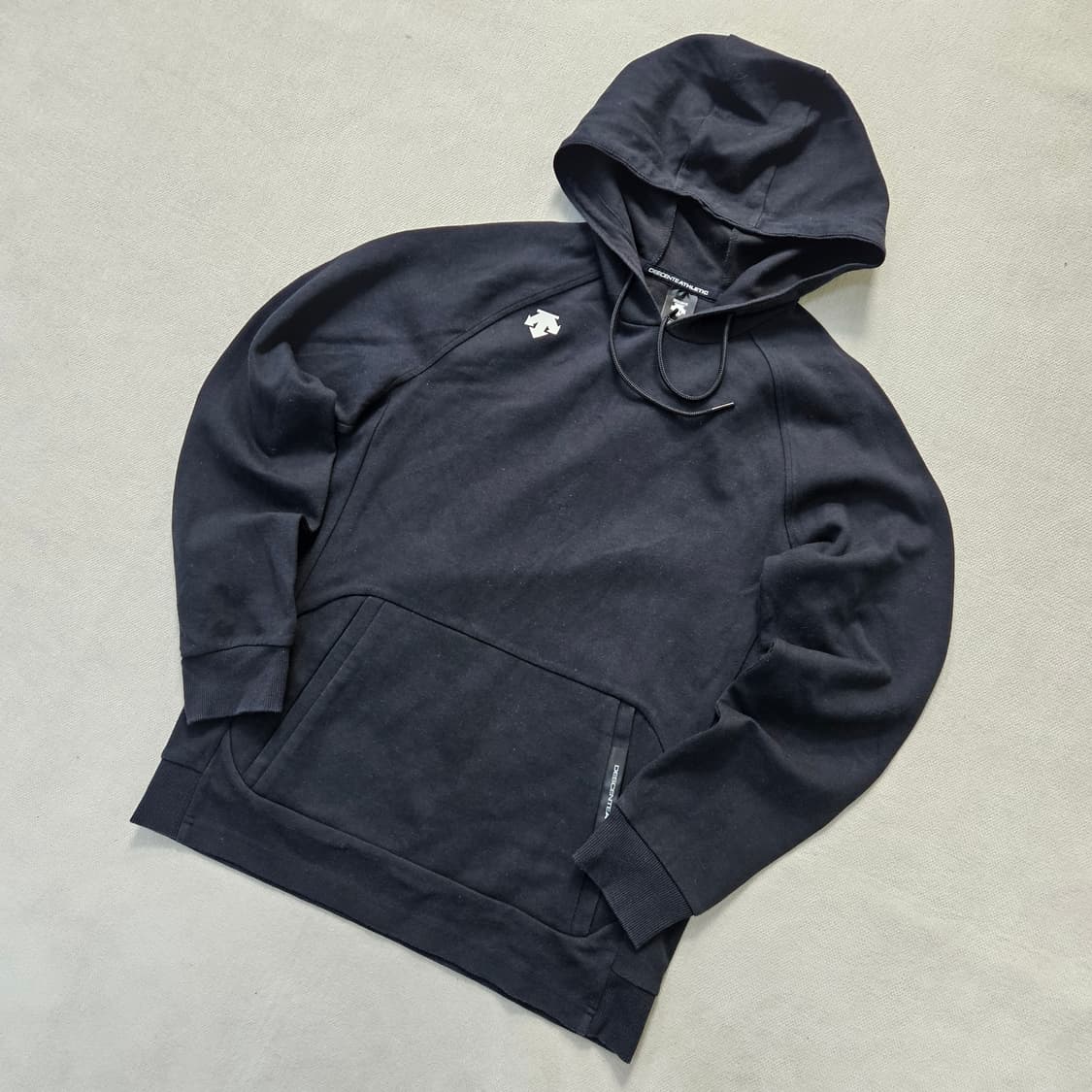 100 데상트 스트릿 프린팅 후드티 0323Y 상품이미지1