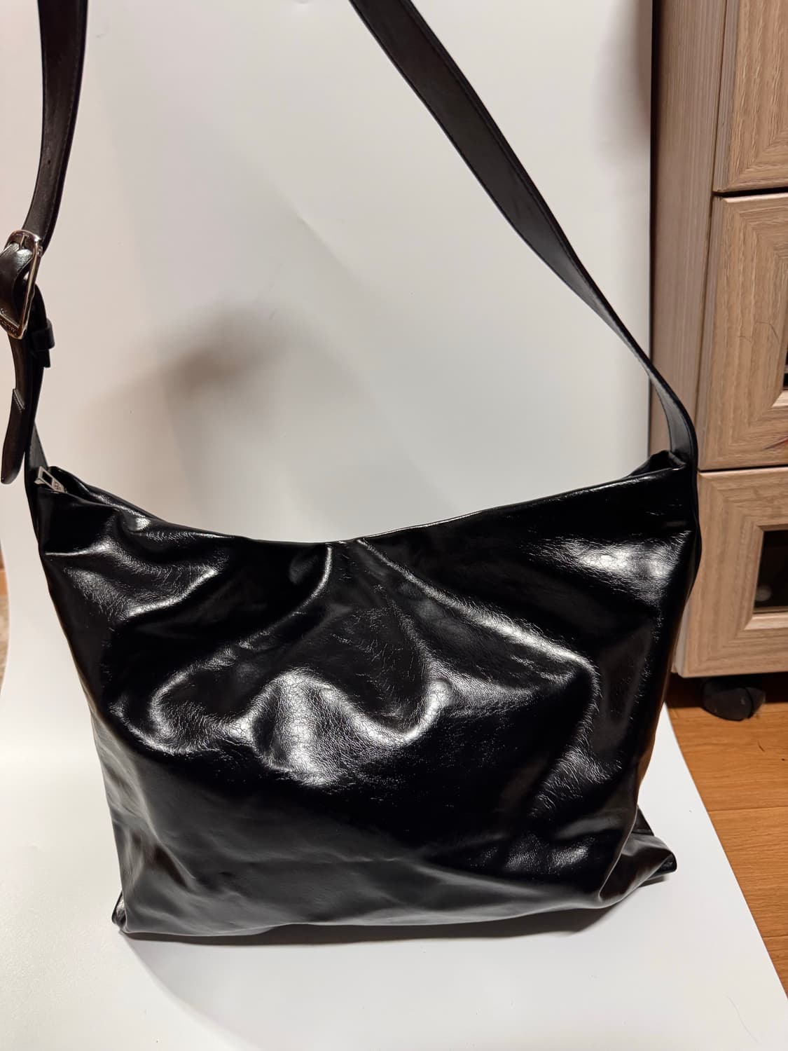 아더템보 블랙 숄더백 상품이미지1