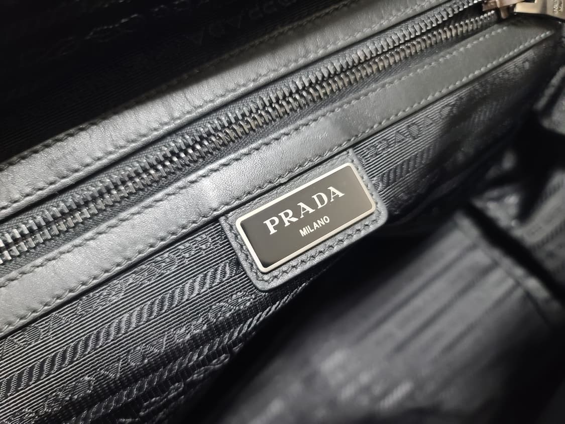 프라다 카메라백 바이커백 크롬 레더 숄더백 크로스백 va1063 상품이미지5