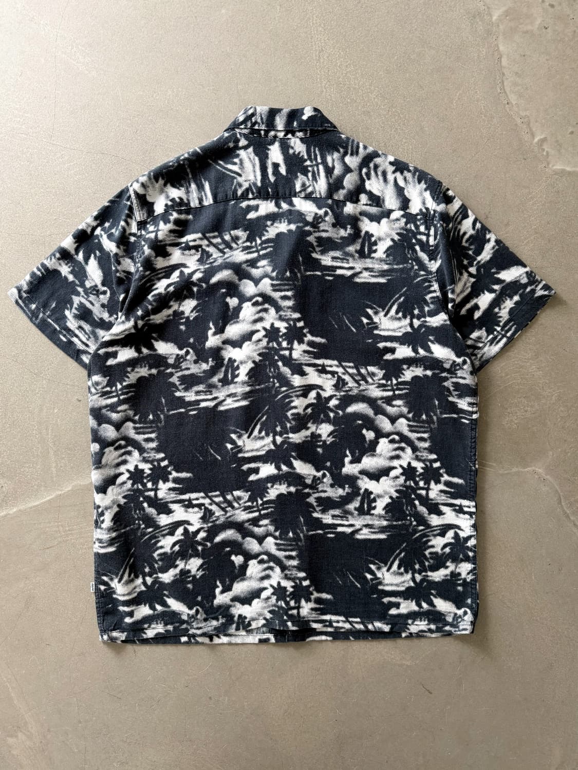 Levi’s Monochrome Hawaiian Shirt 상품이미지3