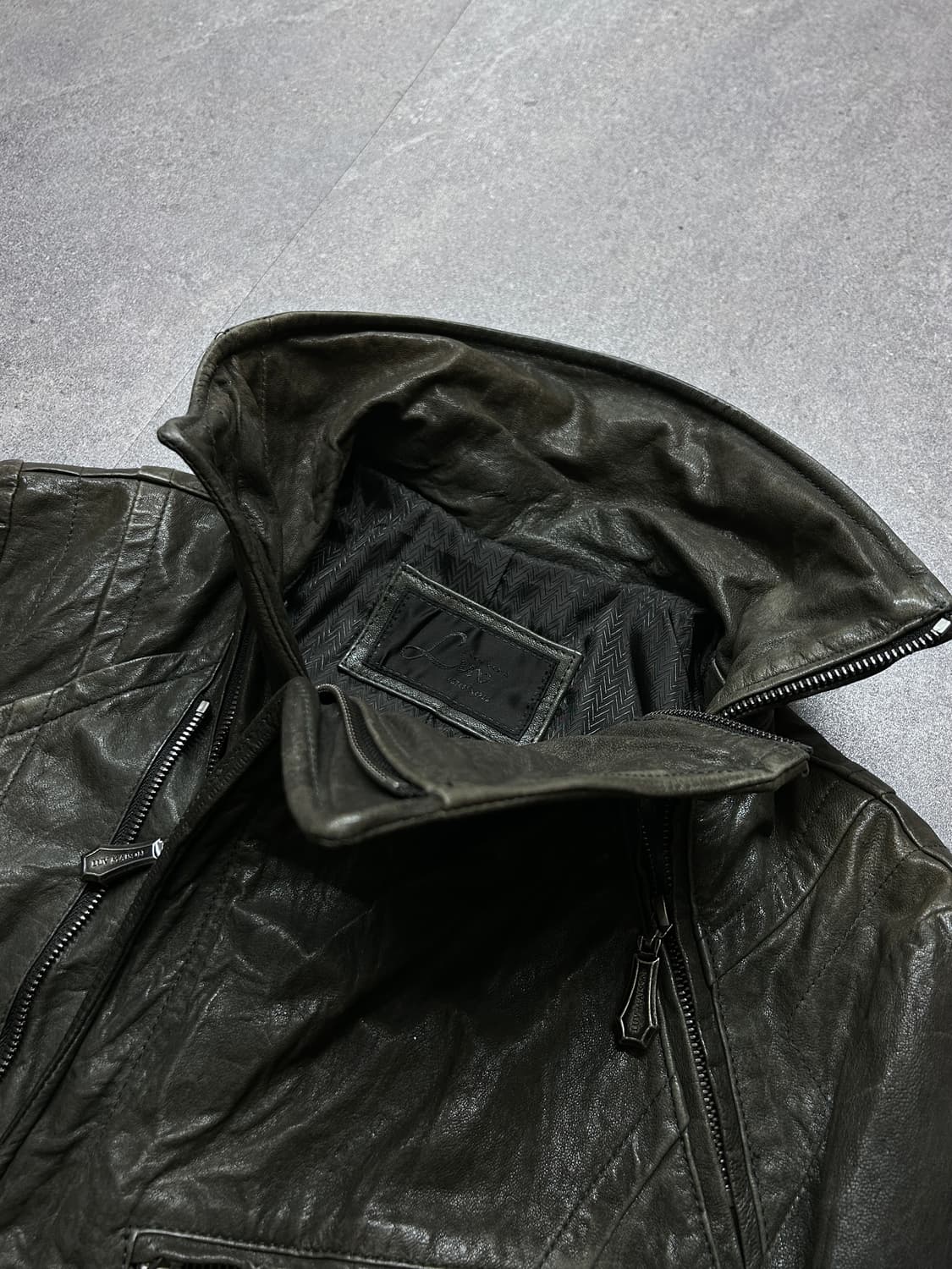 Luv Maison 아카이브 비대칭 하이넥 램스킨 자켓 상품이미지4