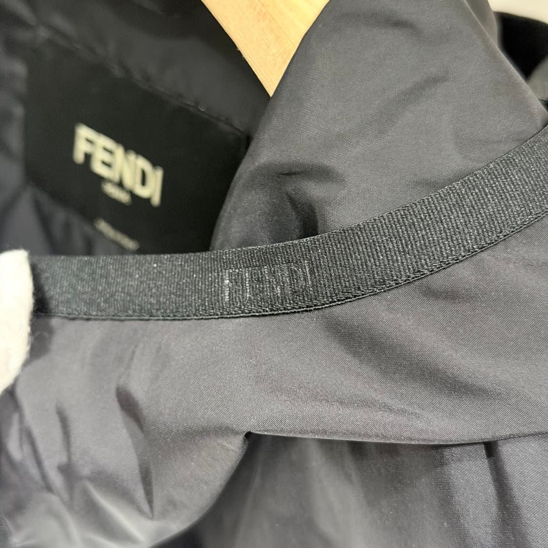 (A+/48) / 펜디 로고 바람막이 블랙 상품이미지3