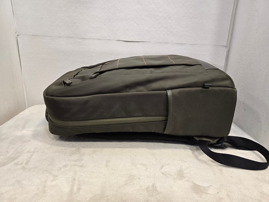 네파 카키색 백팩 상품이미지5