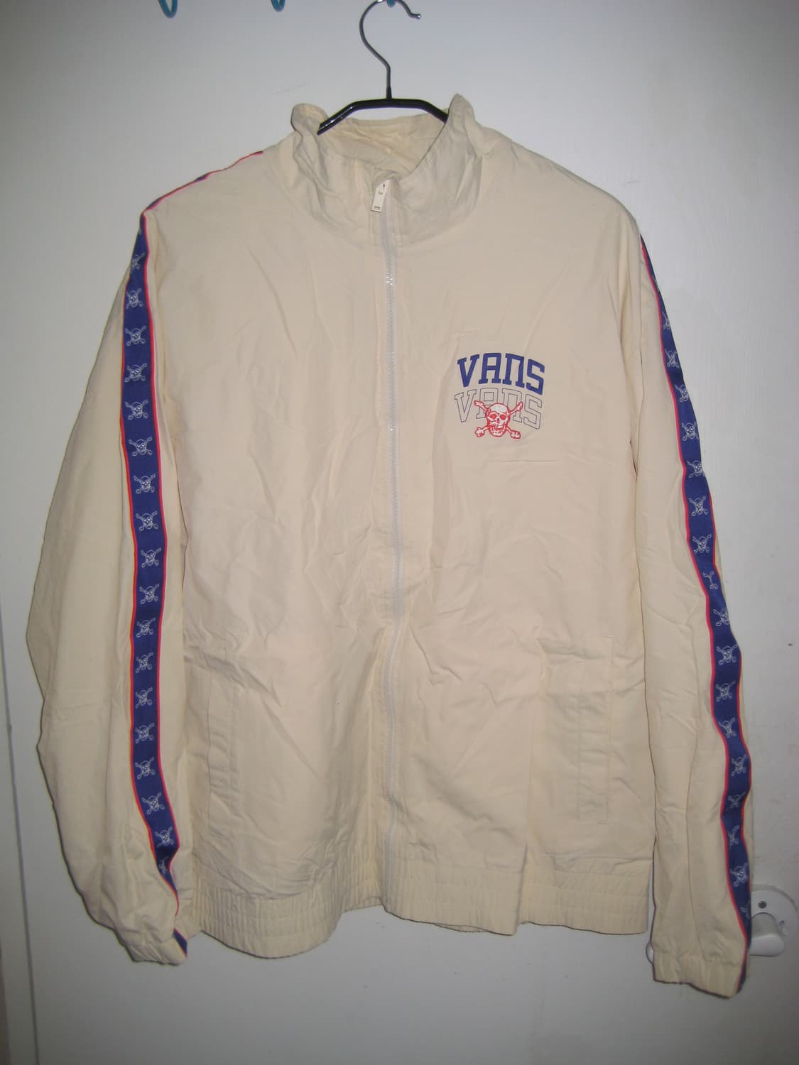 반스 vans의 테이핑 바람막이 입니다 상품이미지1