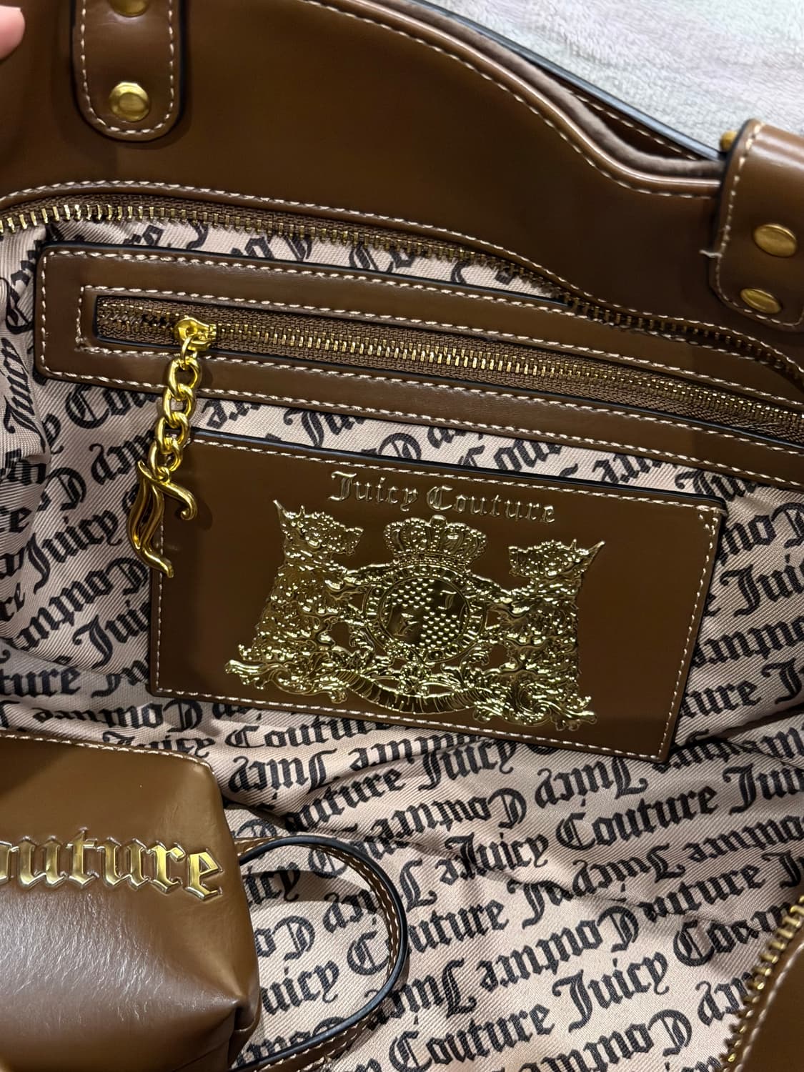 [신상✨프리뷰세일]대대장 신상 쥬시꾸뛰르 브라운 벨벳 숄더백 상품이미지5