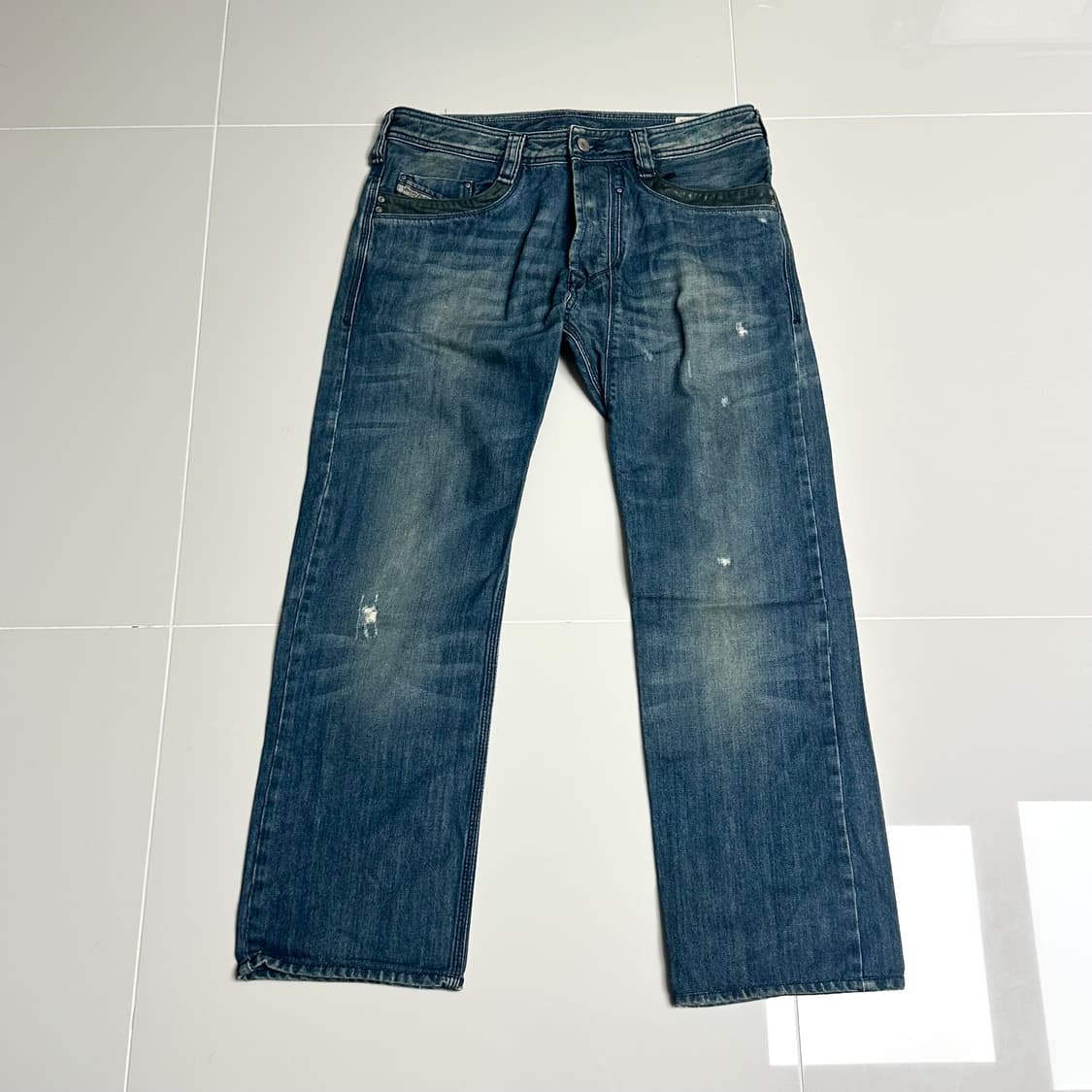 디젤 레더 포켓 루즈핏 데님 팬츠 상품이미지2