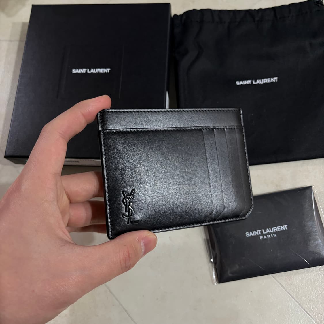 [새상품]생로랑 모노그램 블랙로고 카드지갑 블랙 풀박스 상품이미지1