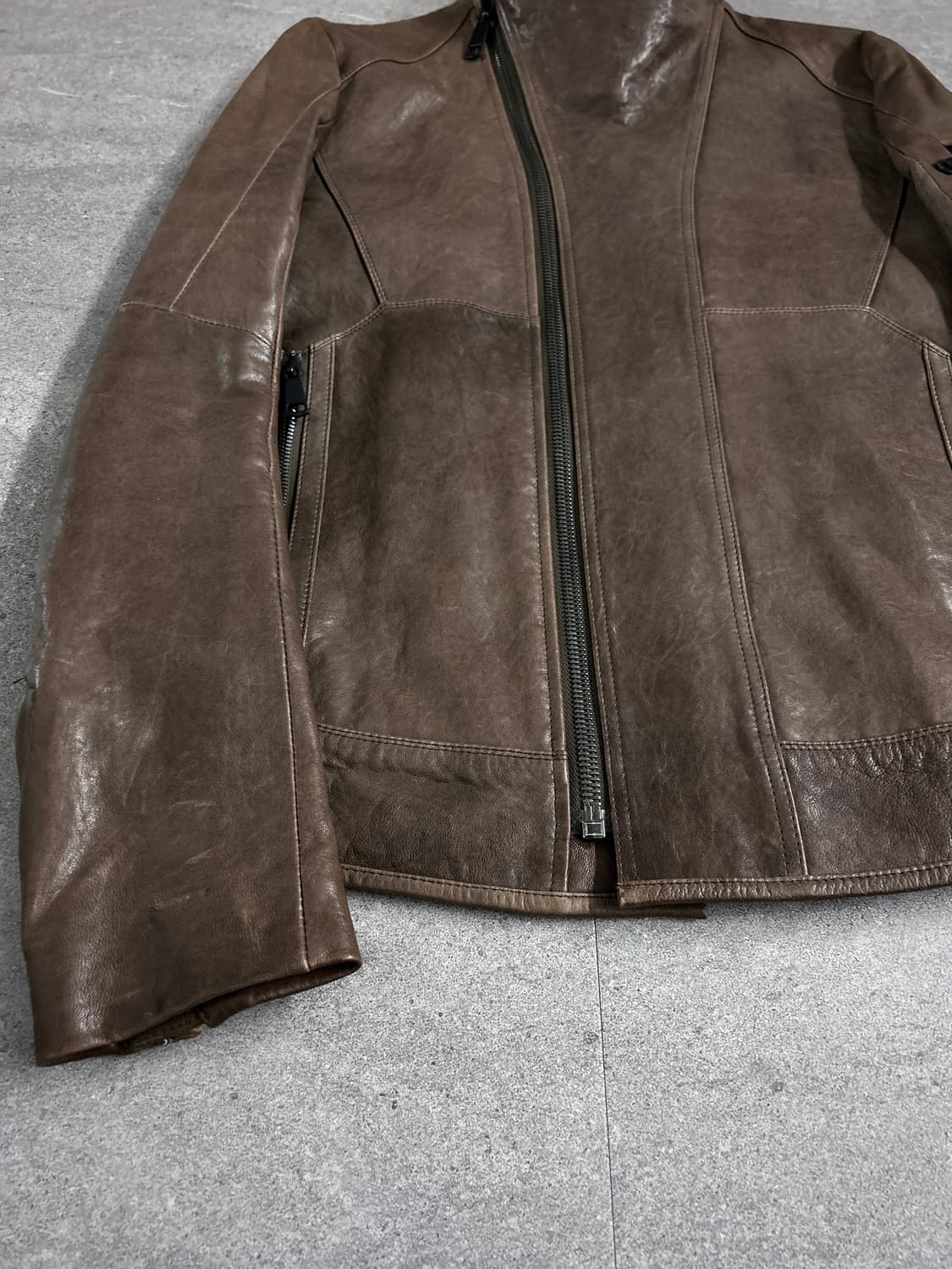 시스템 옴므 사선 하이넥 레더 자켓 상품이미지8