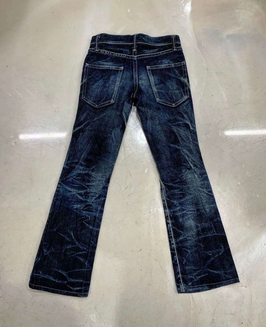 Ufin & sons 데님 워싱 디테일 플레어 팬츠 상품이미지5