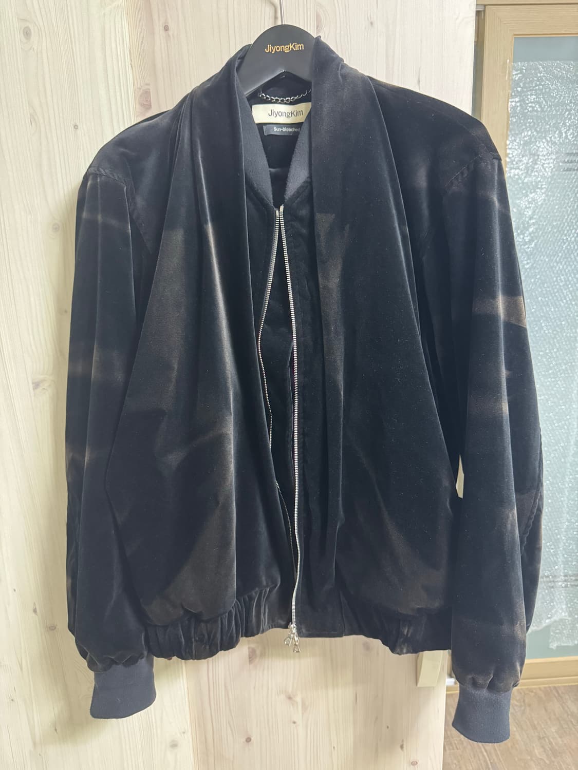 지용킴24aw 벨벳 봄버 상품이미지1