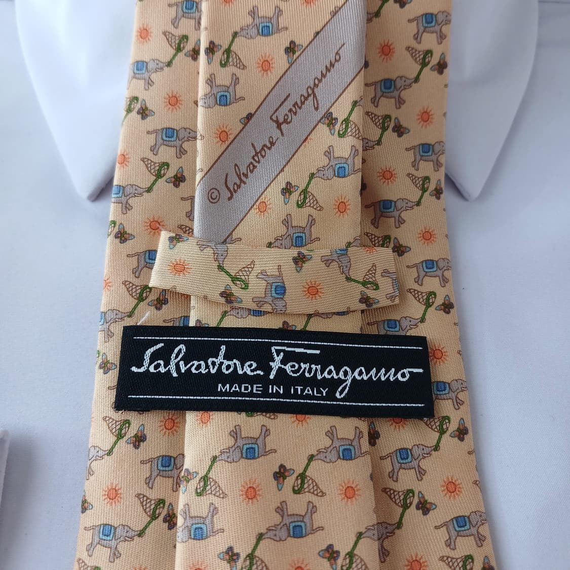 페라가모 실크 옐로우 코끼리&나비 넥타이 9.6cm A등급 A19233
 상품이미지5