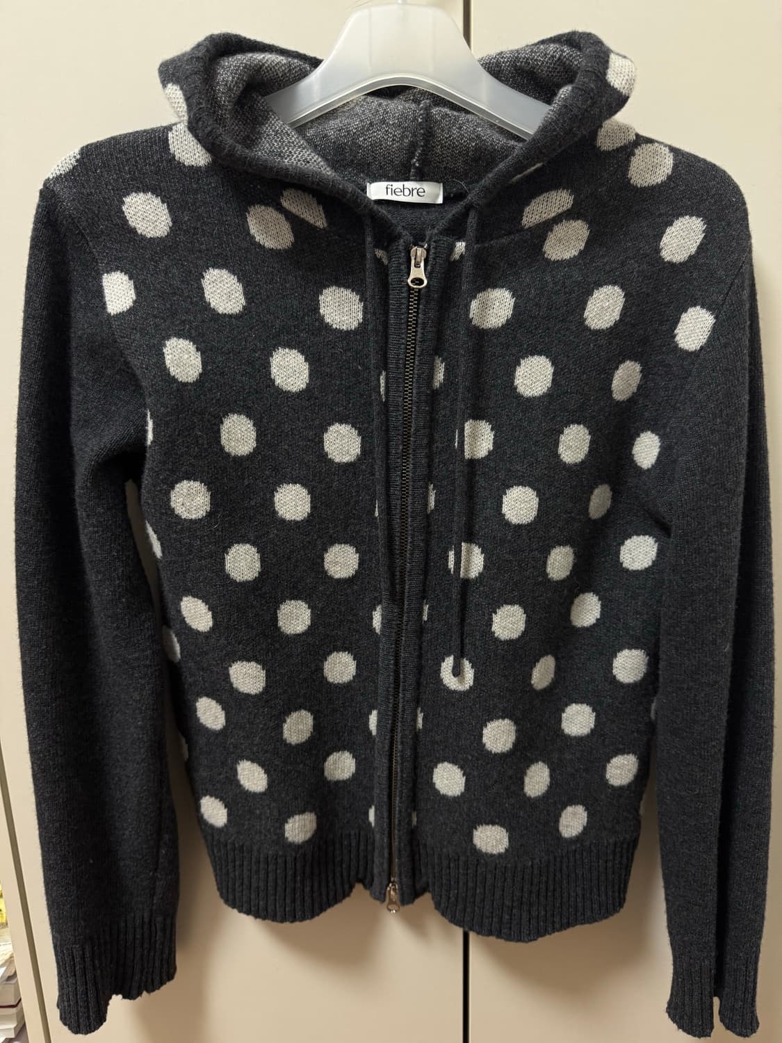 fiebre 도트 니트 후드집업 상품이미지1