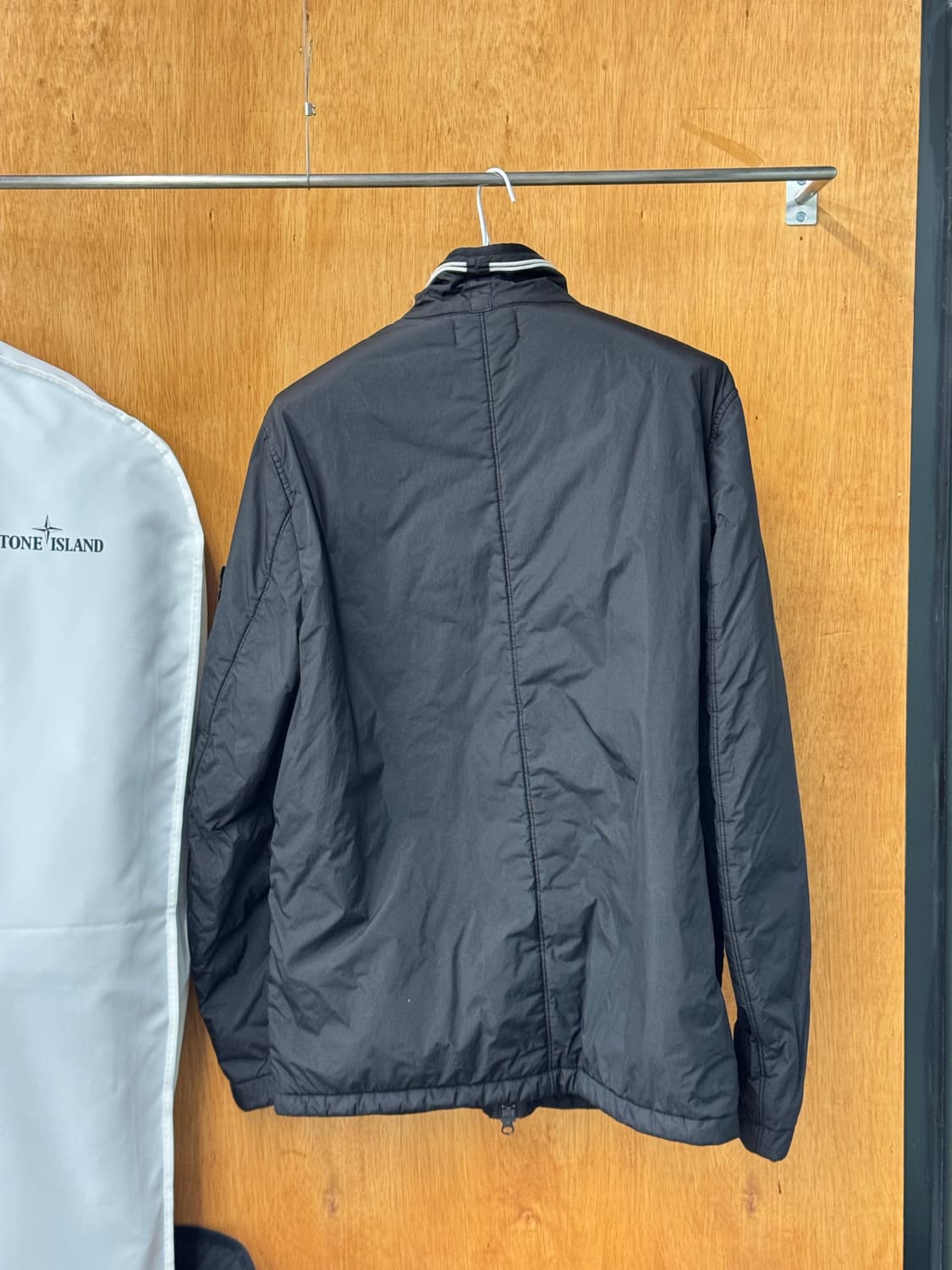 스톤아일랜드 19fw 크링클랩스 경량패딩 상품이미지2