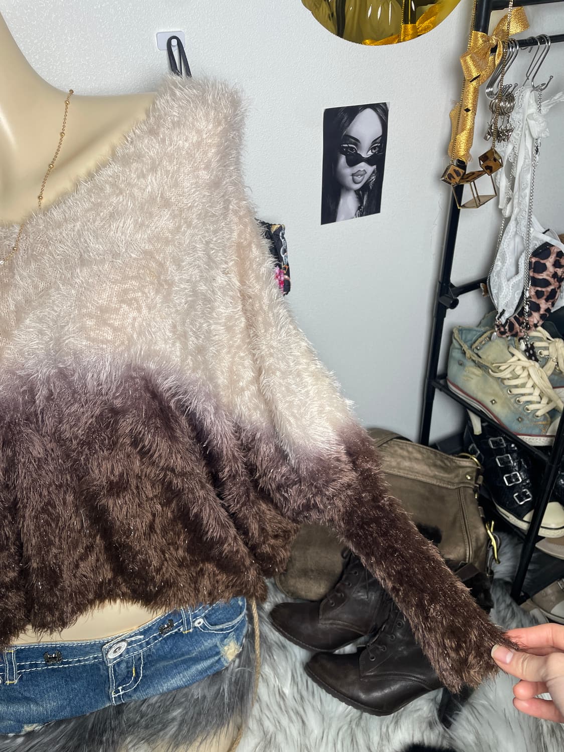 빈티지 그라데이션 오프숄더 퍼 니트 상품이미지2