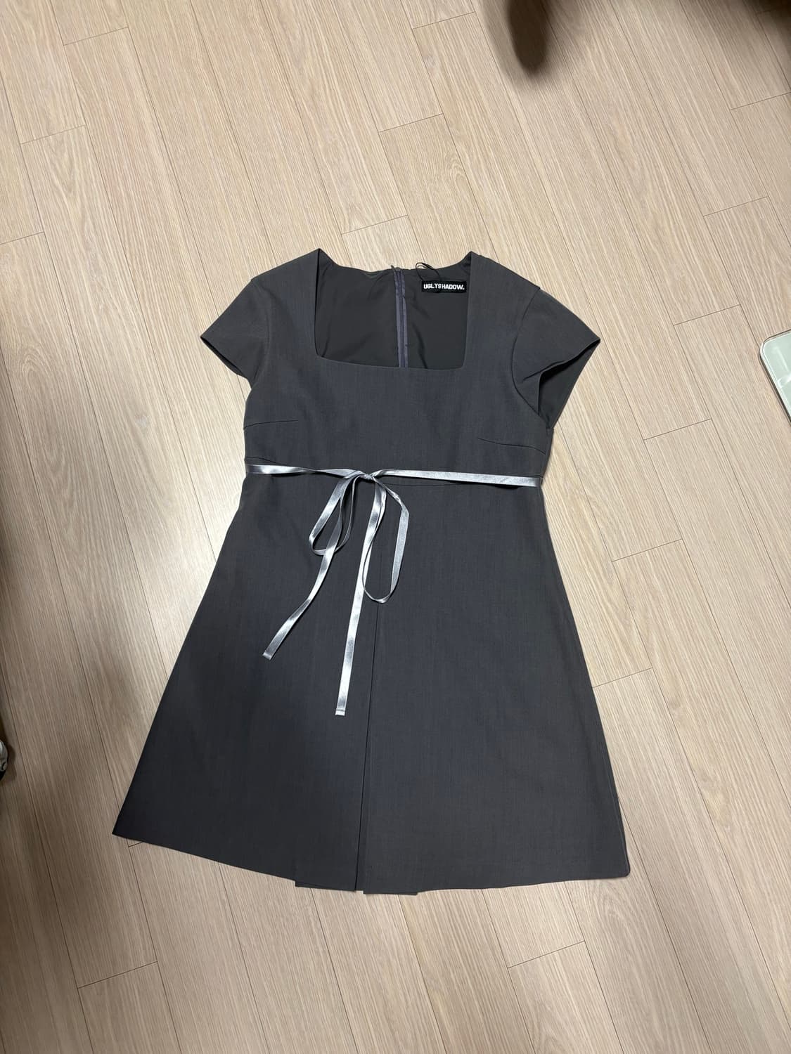 어글리쉐도우 리본 미니원피스 상품이미지1