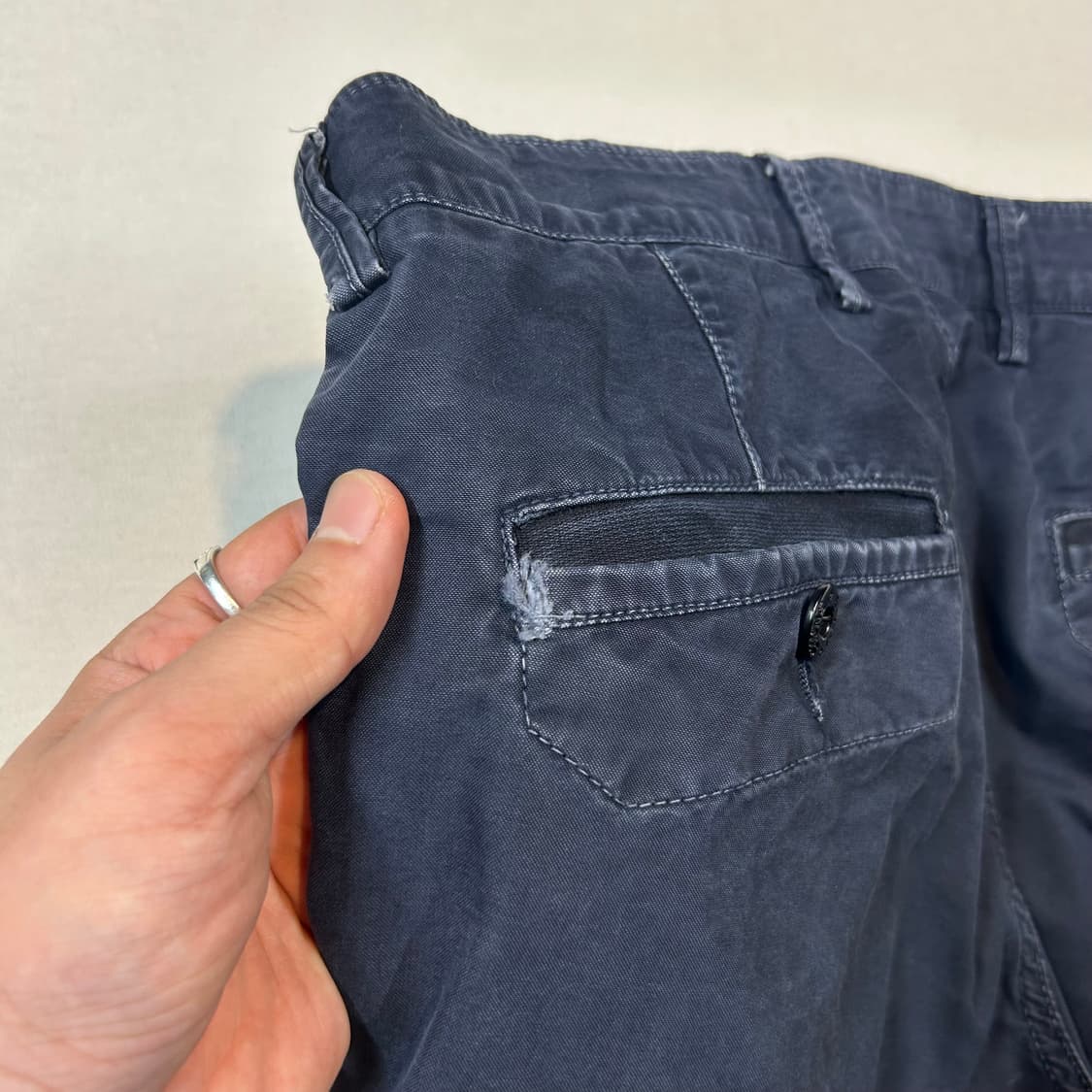32inch) 스톤아일랜드 카고 바지 슬림핏 네이비 정품 상품이미지7