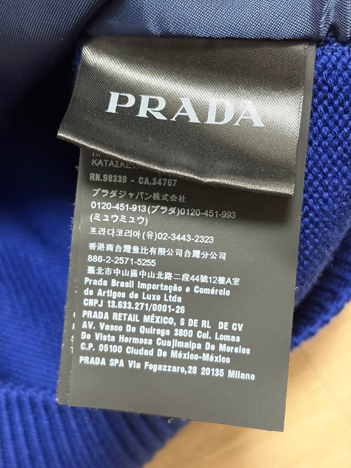 (모델 장진우 착용) 프라다 램스킨 하프집업 니트 상품이미지5