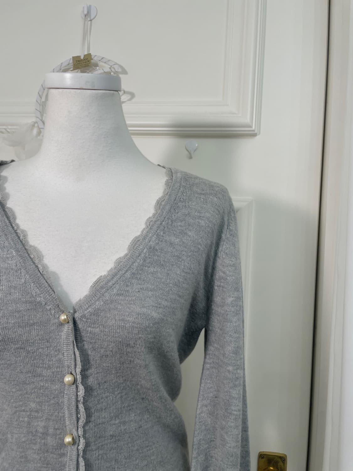 gray lace trim pearl point v-neck cardig 상품이미지6