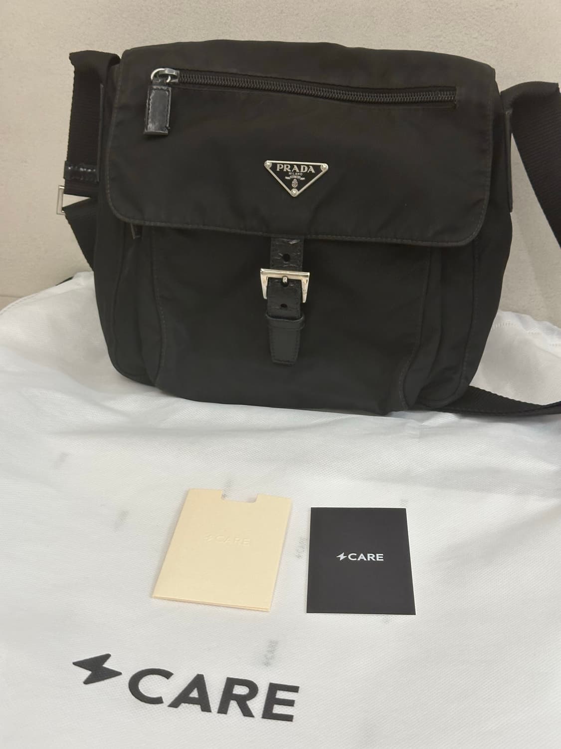 프라다 포코노 나일론 버클 크로스백 주우재백 상품이미지3