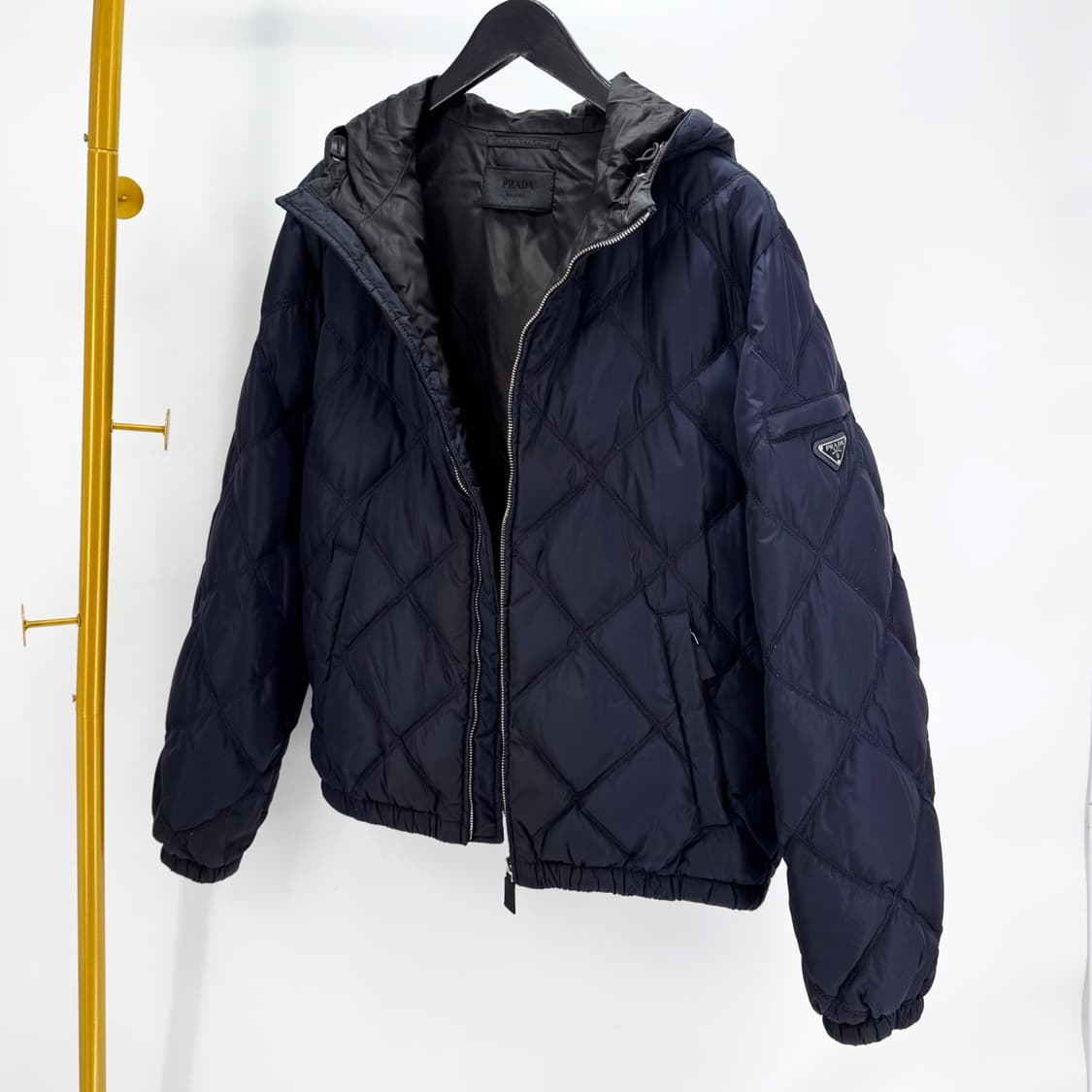 [50사이즈] 프라다 퀼팅 패딩 자켓 네이비 (SGN460) 상품이미지2