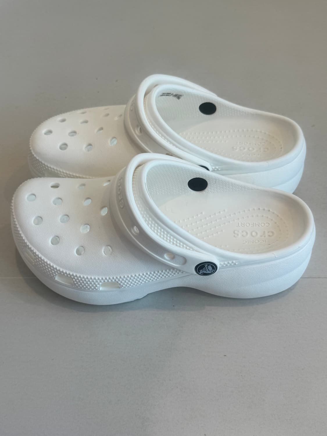 크록스 플랫폼 컴포트 클로그 화이트 230 W6 상품이미지4