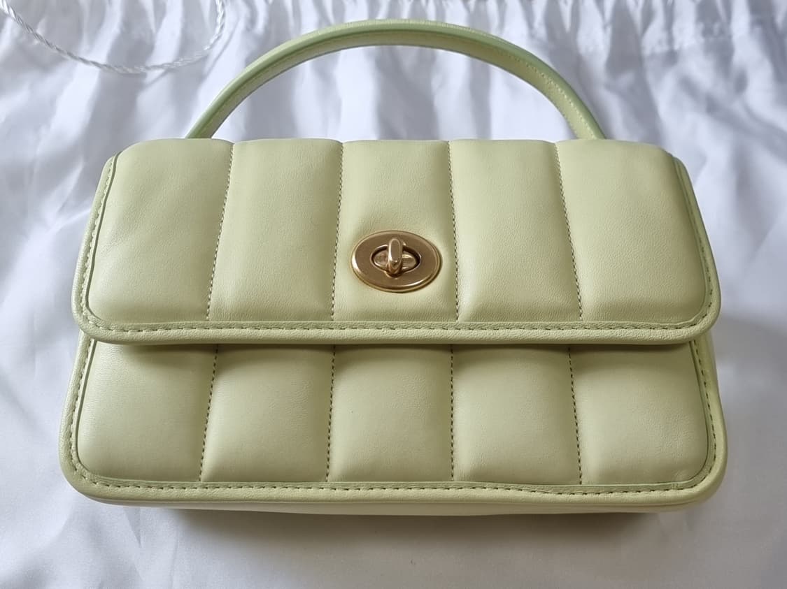 (새상품) 코치 가방 턴락 클러치 20 위드 퀼팅 토트백/크로스백/숄더백 상품이미지1