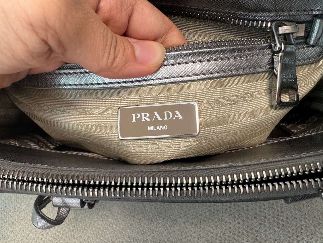 프라다 갤러리아백 실버컬러 스몰사이즈 상품이미지8