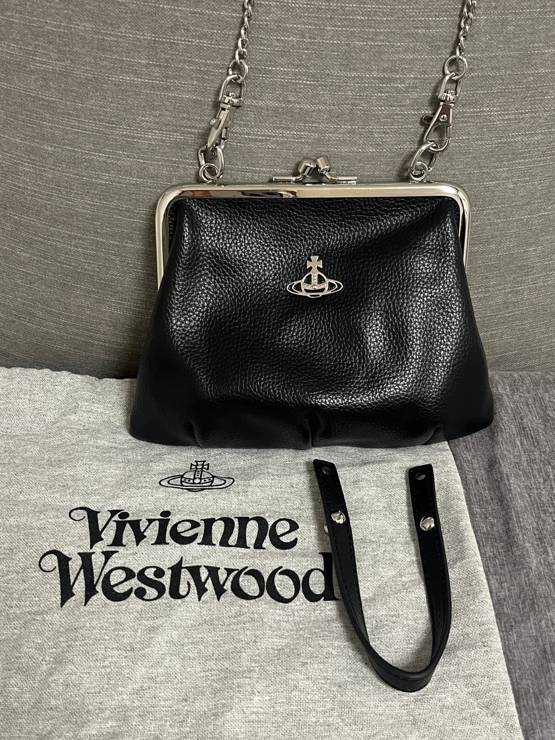 비비안웨스트우드 비건 레더 그레니 프레임 퍼스 블랙 상품이미지1