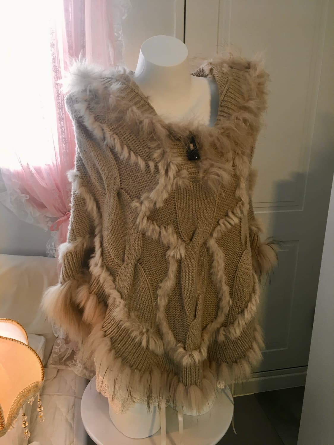 핀터 라떼갸루 니트 퍼 케이프 상품이미지2