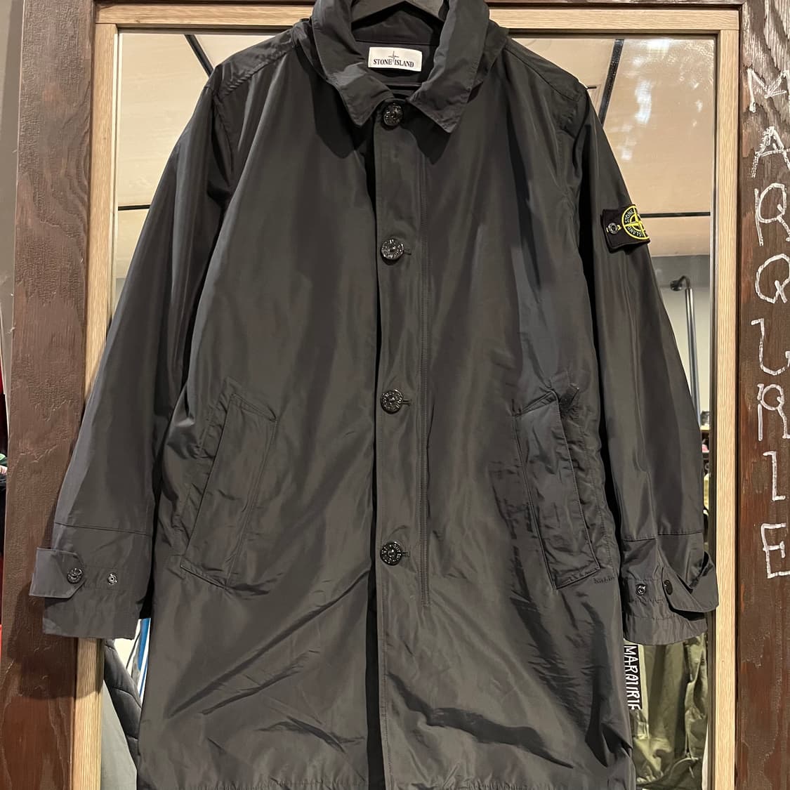 스톤아일랜드 87C2422 블랙 히든후드 투웨이지퍼 와펜 마이크로랩스 상품이미지1