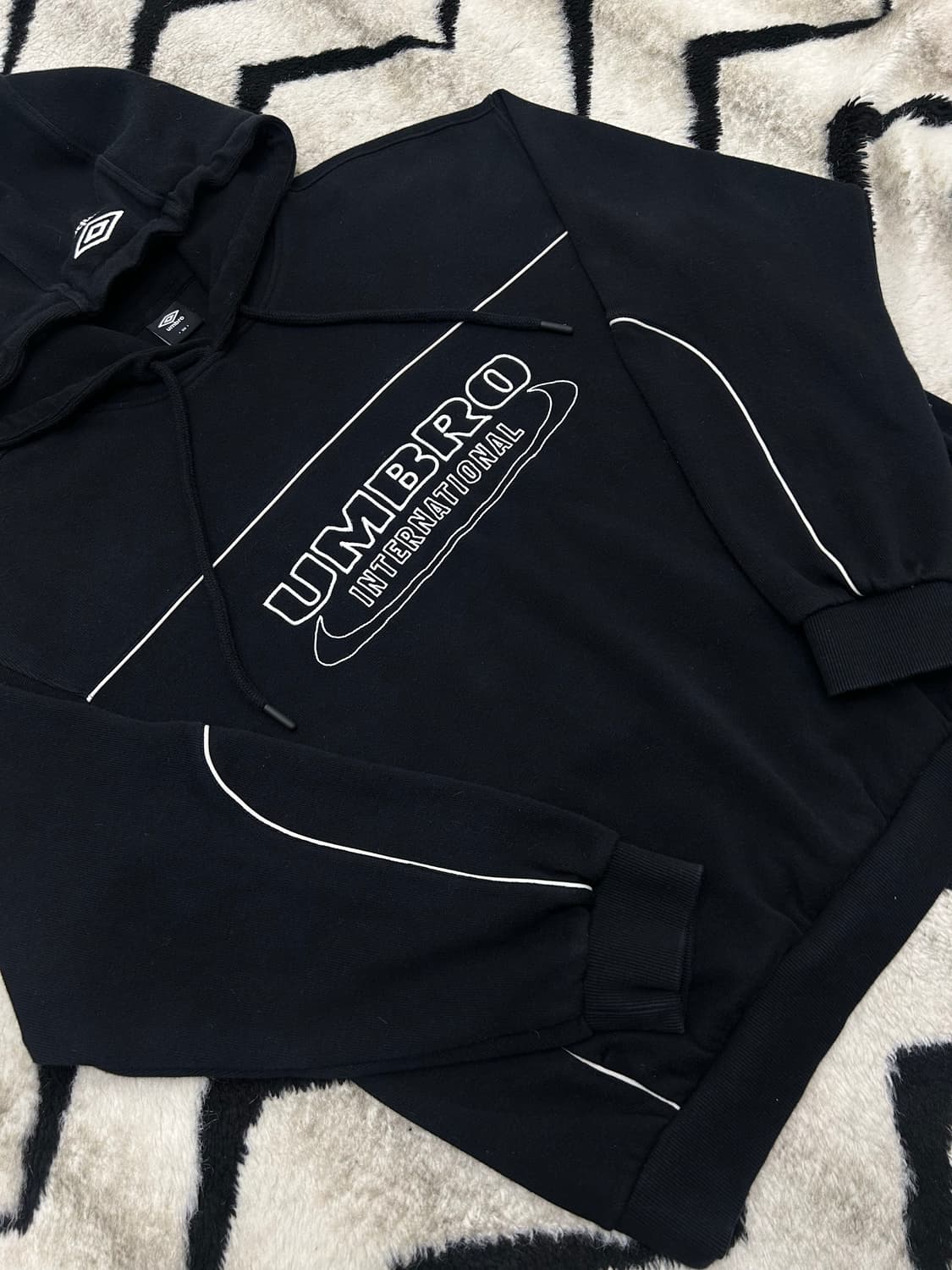 [L]엄브로 오버핏 타이핑 후드/블랙/기모 상품이미지1