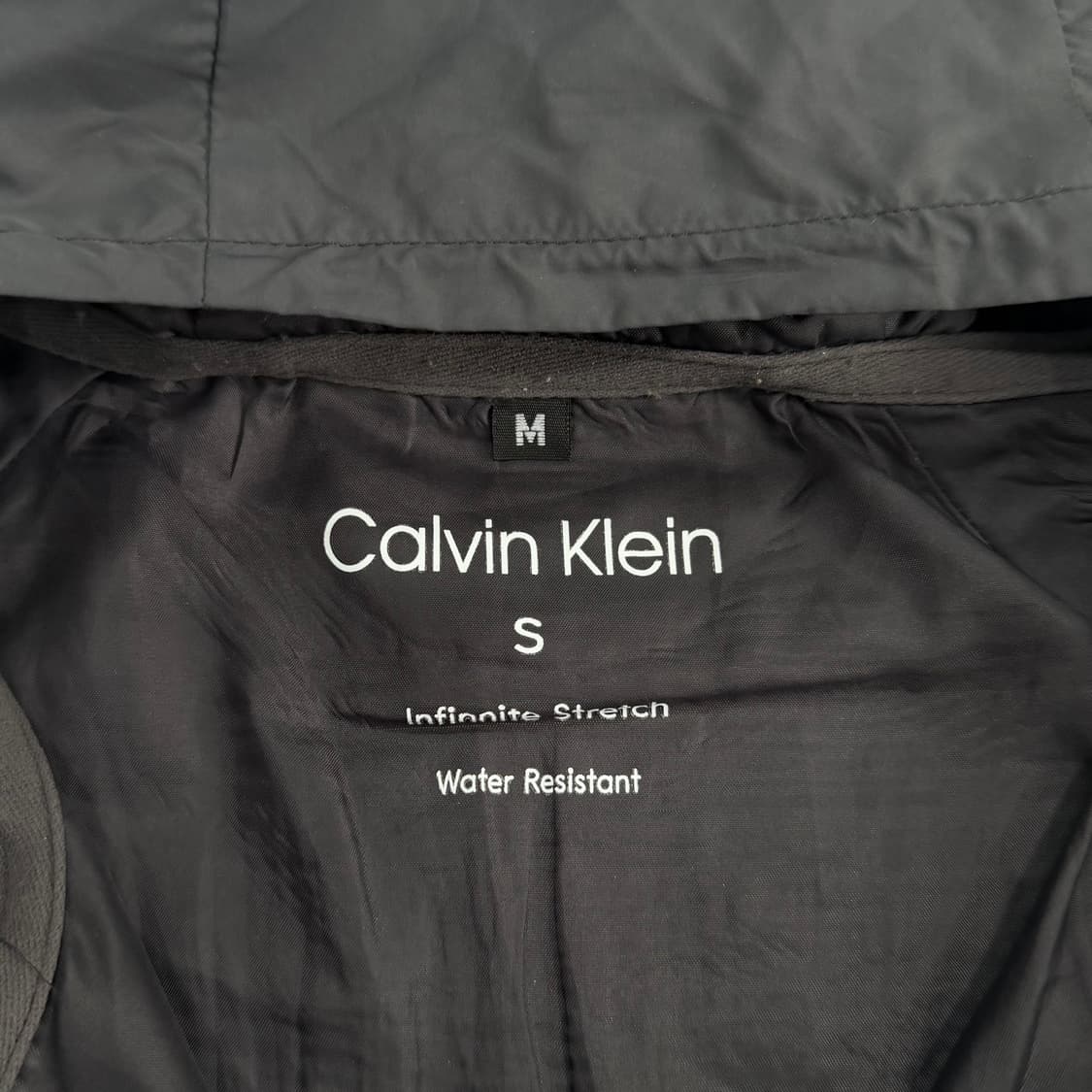 Calvin klein 켈빈클라인 백 로고 차콜 바람막이 상품이미지5