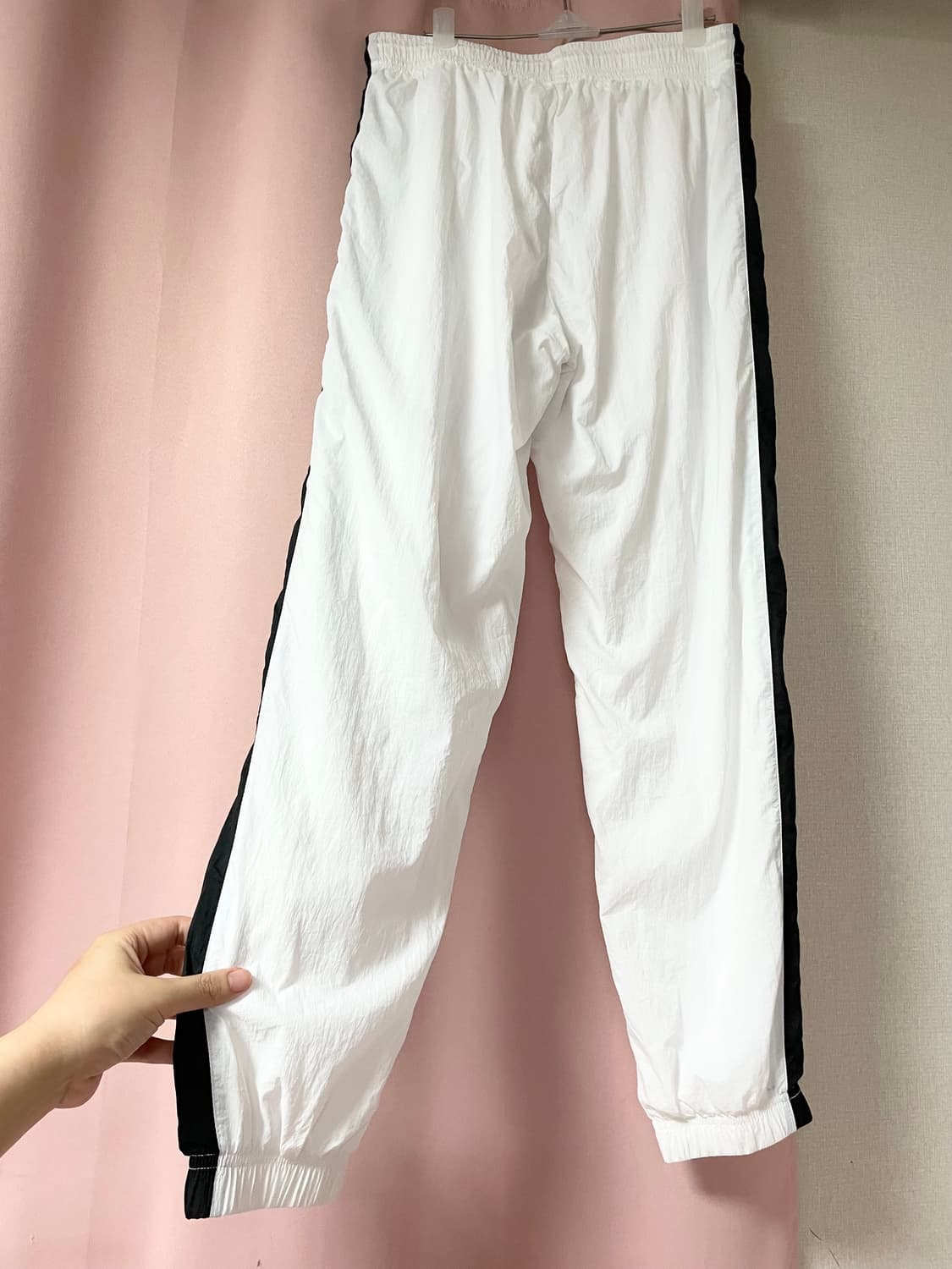 나이키 정품 스우시 화이트/블랙 라인 조거팬츠 상품이미지5