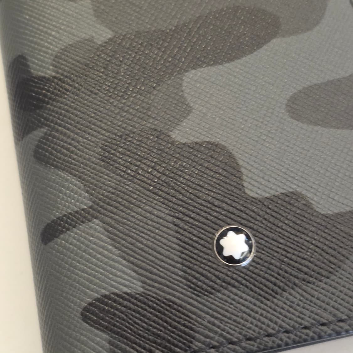 몽블랑 그레이 카모 사피아노 가죽 명함 지갑
 상품이미지6