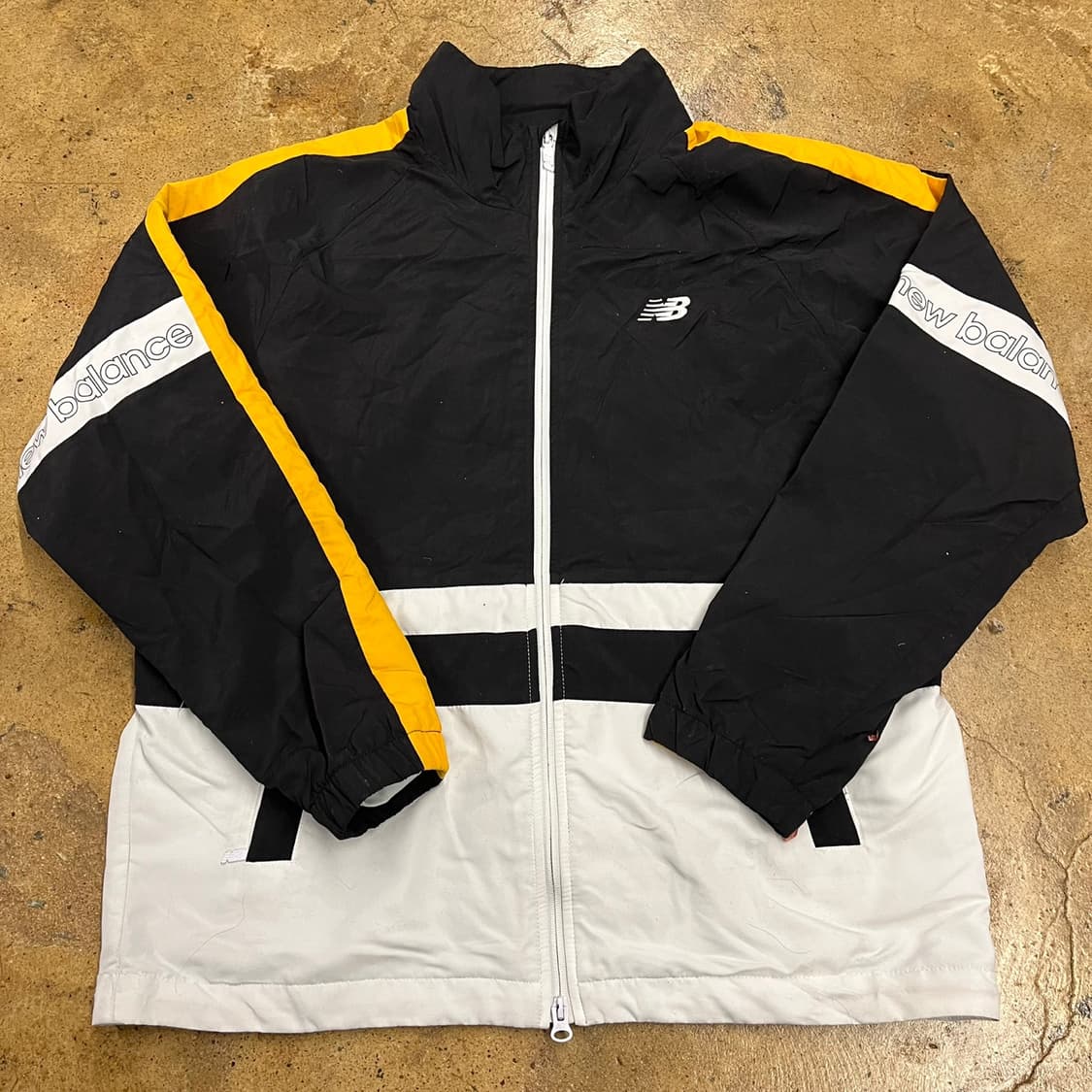 [정품/L] 뉴발란스 블랙 옐로우 바람막이 자켓 b15 상품이미지2